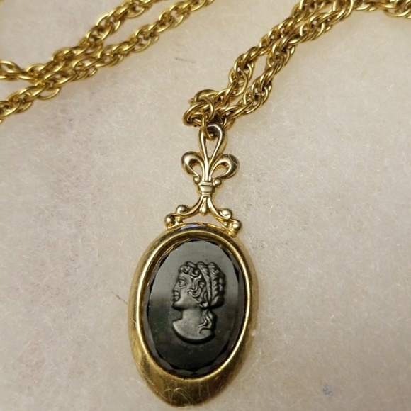 Cameo Necklace - Picture 3 of 3